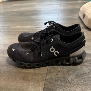 On Cloud Women’s Running Shoes 10.5